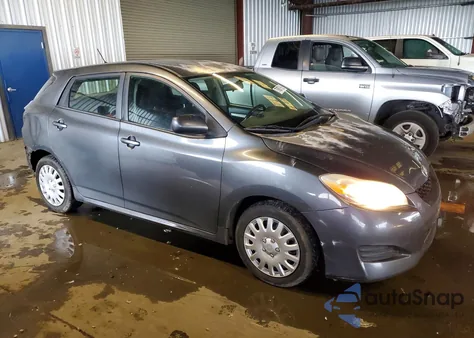 2010 Toyota Corolla Matrix z USA, uszkodzony, nr VIN 2T1KU4EE9AC299004